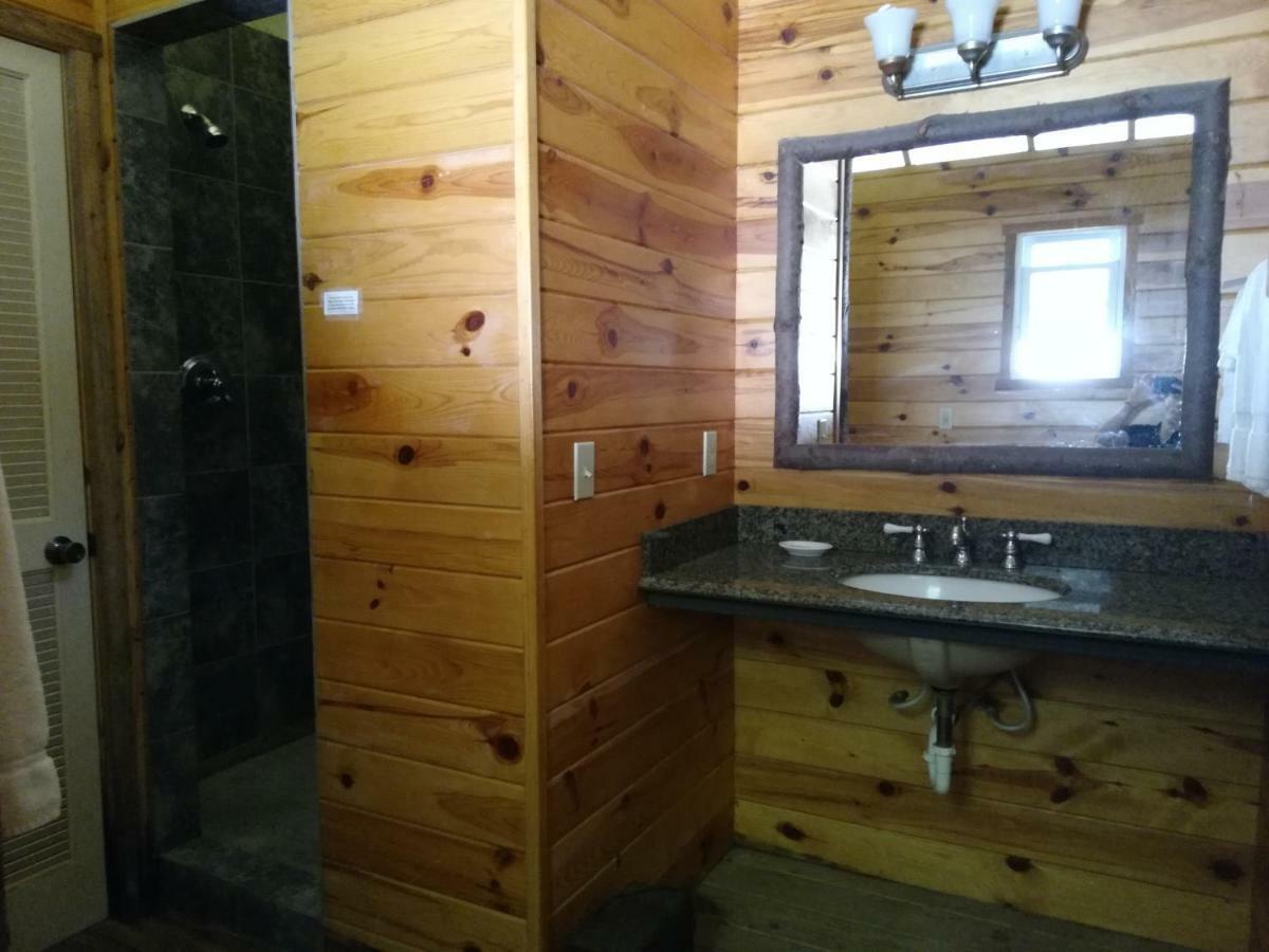 The Woods Inn Inlet Extérieur photo