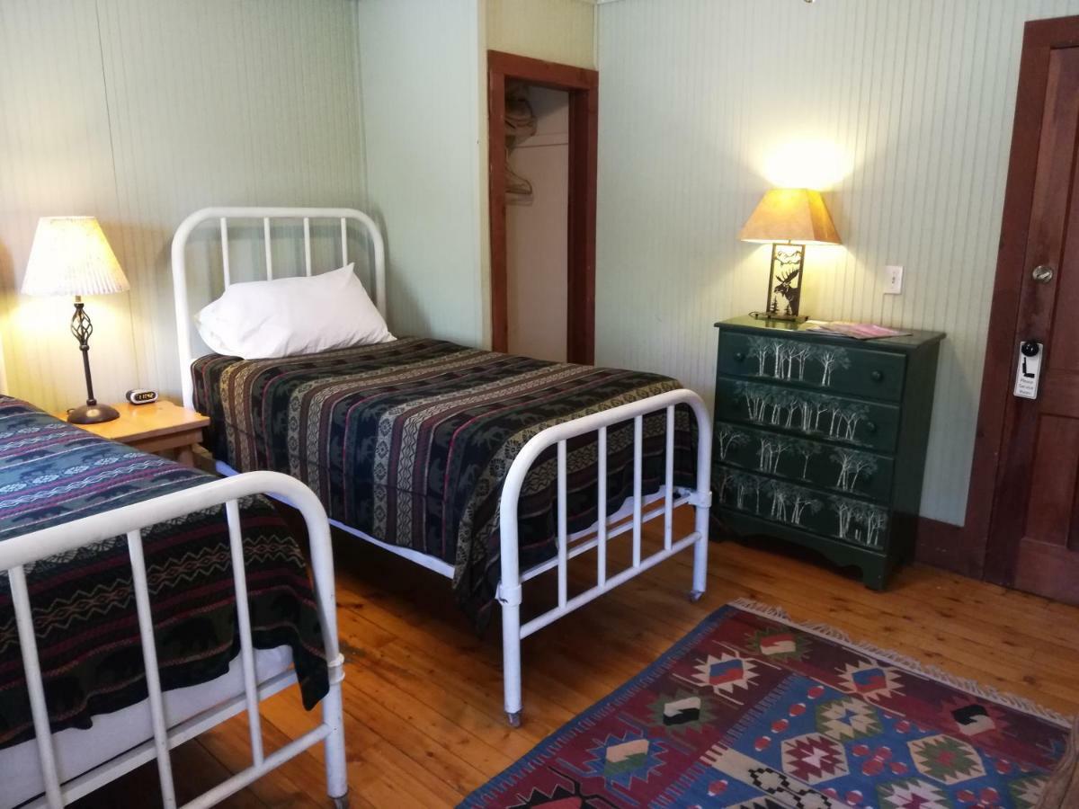 The Woods Inn Inlet Extérieur photo